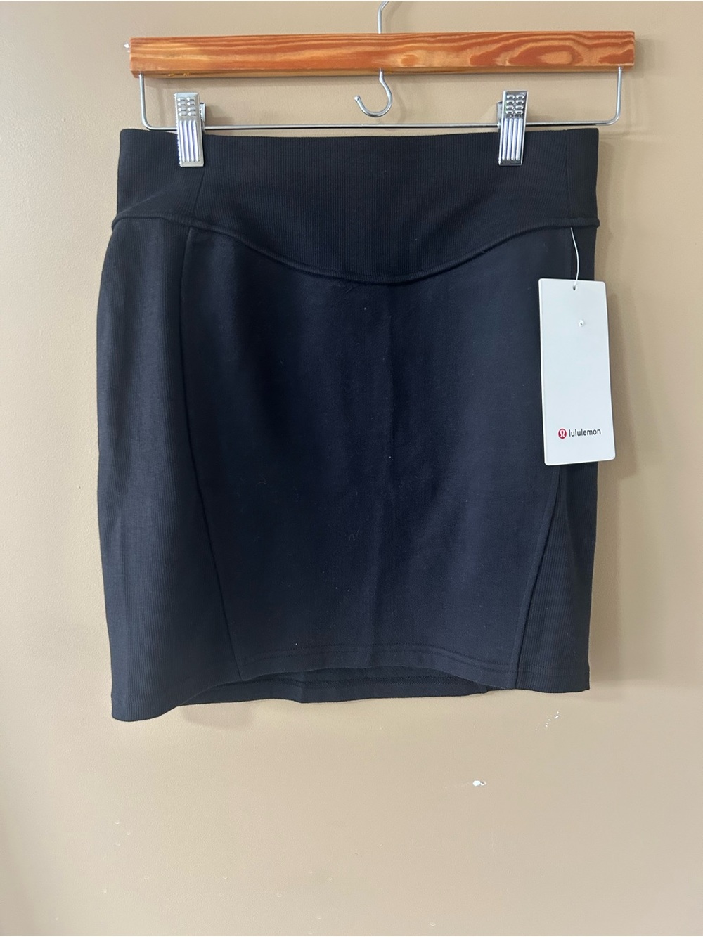 lululemon athletica Scuba High Rise Mini Skirt (black size small)